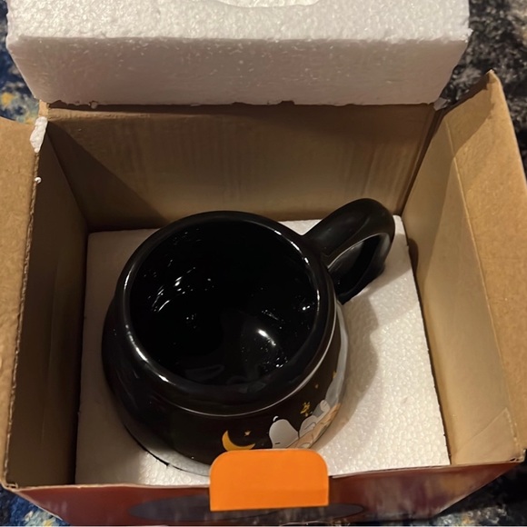 SOLD Peanuts Halloween Snoopy Pumpkin Scene Boxed Ceramic 3D Sculpted Mug New - Picture 5 of 8